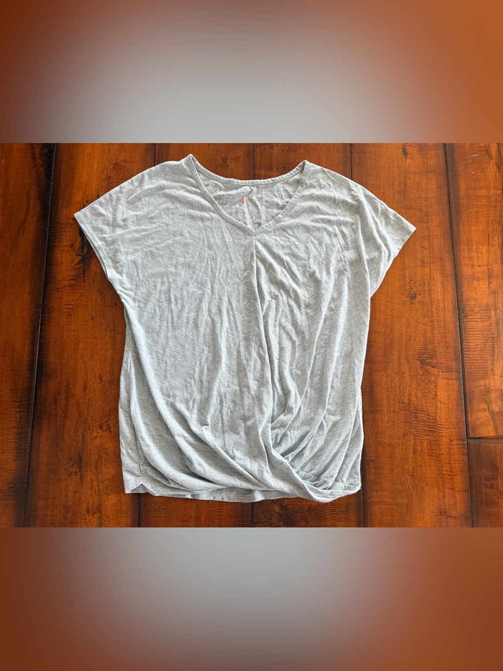 Tangerine Light Gray V-Neck Twist-Hem Short Sleeve Top